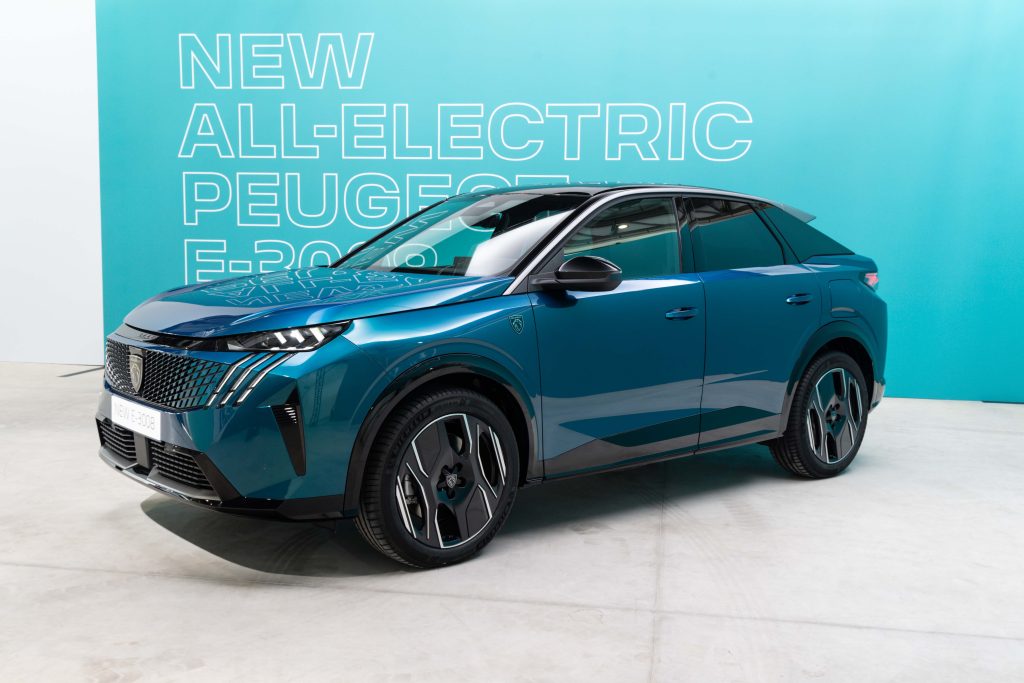 YENİ PEUGEOT 3008 EYLÜL AYINDA TÜRKİYE’DE YOLLARA ÇIKIYOR!