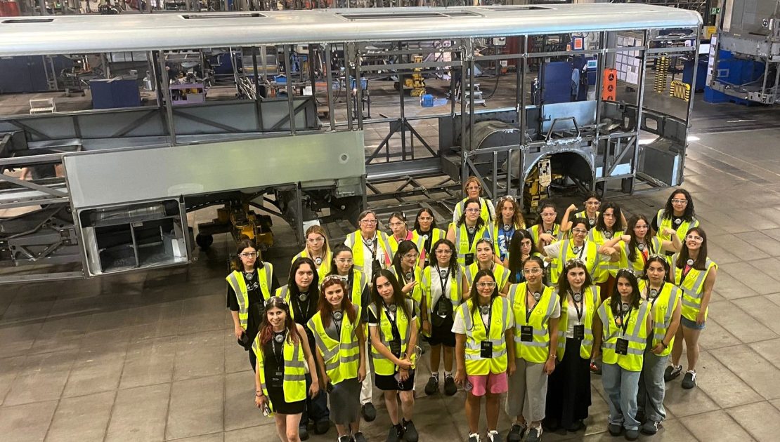 Mercedes-Benz Türk, Yıldız Kızlar’la Geleneksel İstanbul Ziyaretinde Bir Araya Geldi 