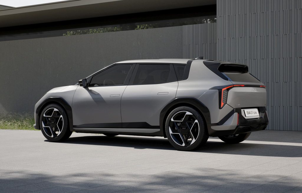 KIA EV4