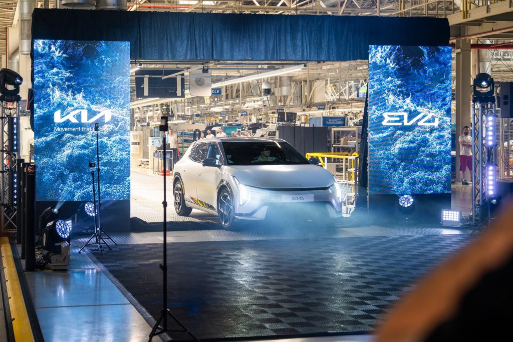 KIA EV4