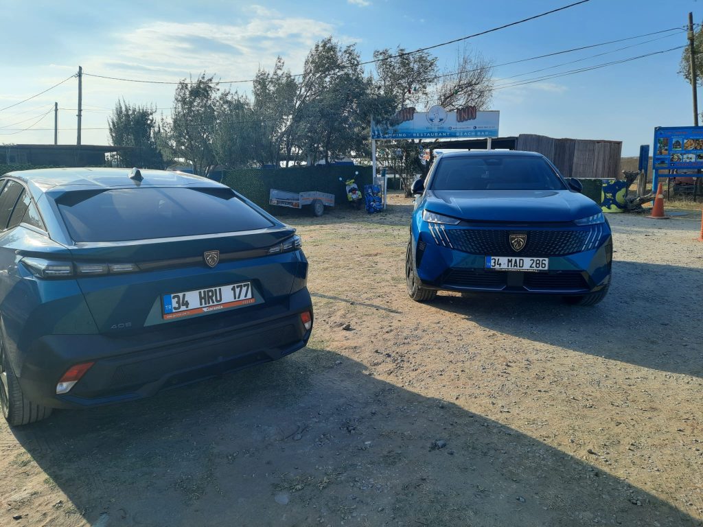 PEUGEOT E3008