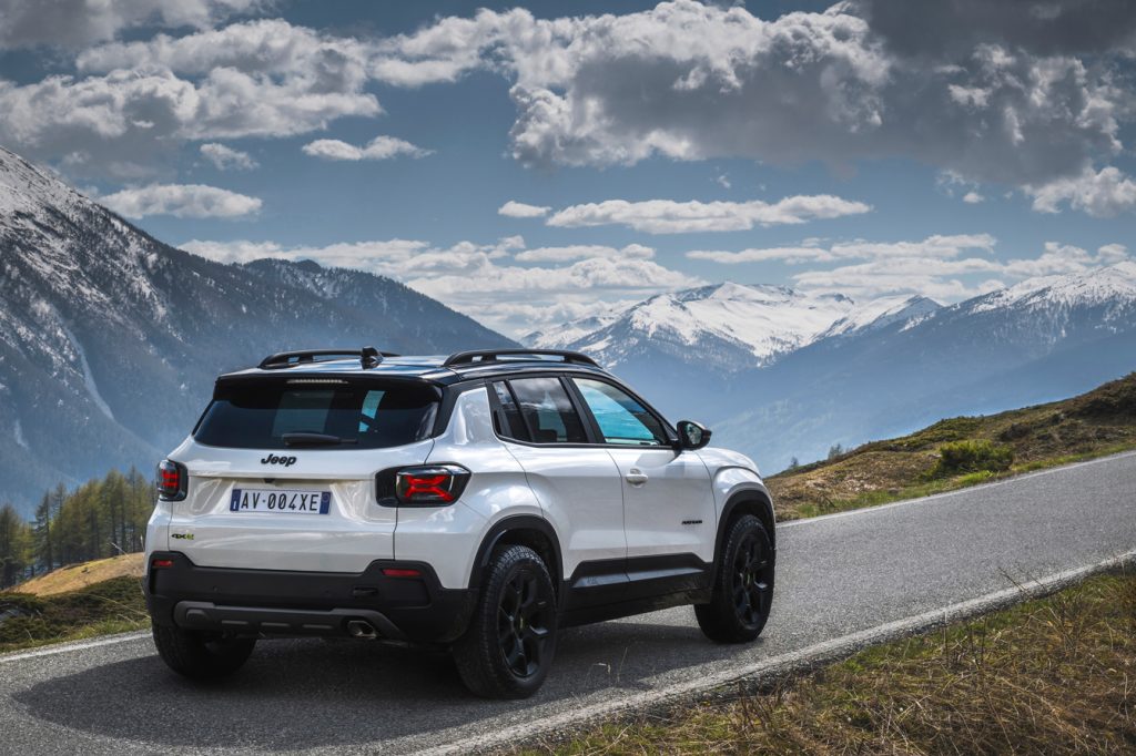 Yeni Jeep Avenger 4xe 2.544.444 liradan Türkiye’de!