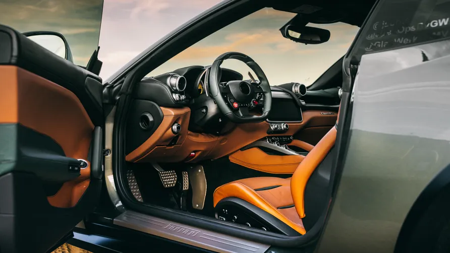 ELEVATO : 750 hp gücünde V12 motorlu, modifiye edilmiş, araziye uygun bir Ferrari GTC4 Lusso