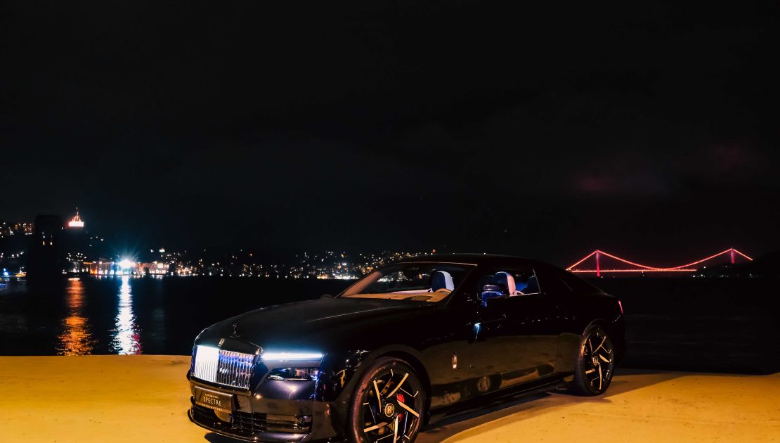 ROLLS-ROYCE Black Bagde Spectre