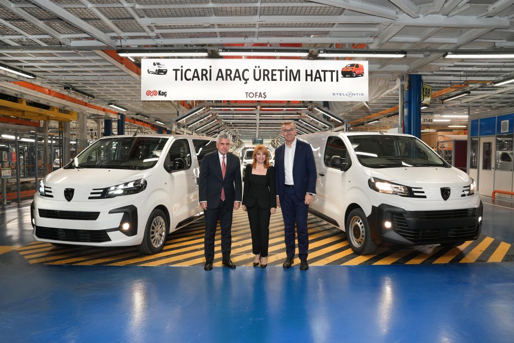 PEUGEOT GLOBAL CEO’SU ALAIN FAVEY, TOFAŞ FABRİKASI’NI ZİYARET ETTİ, YERLİ ÜRETİM PEUGEOT EXPERT TRAVELLER’I YERİNDE İNCELEDİ!