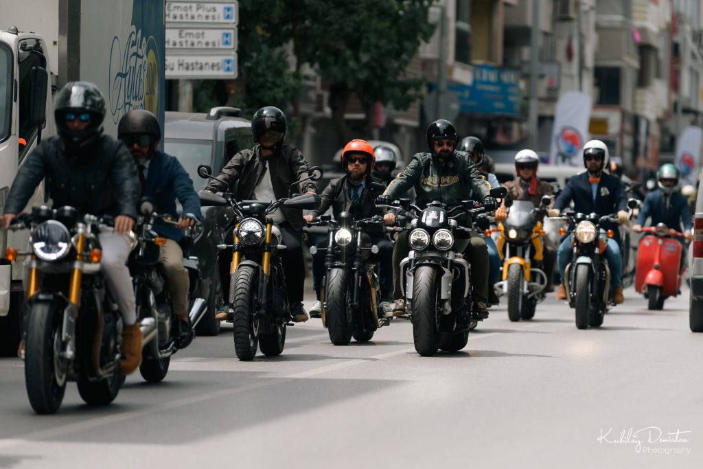Klasik Motor Tutkunları İstanbul ve İzmir’i Renklendirdi
