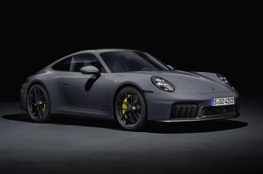Porsche 911 GTS hibrit (ilk defa hibrit oldu)