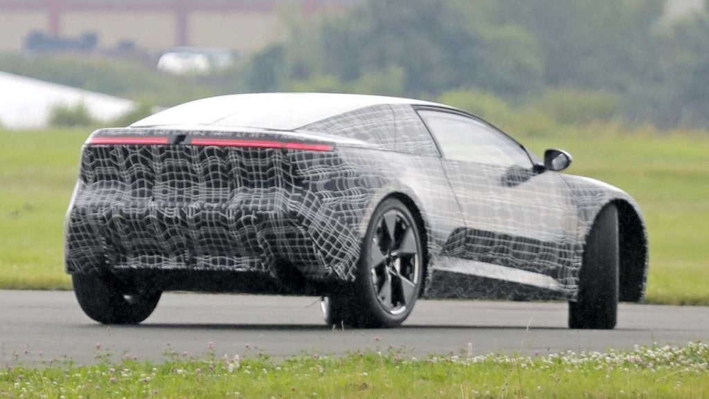 BMW, fütüristik elektrikli spor otomobili hazırlıyor