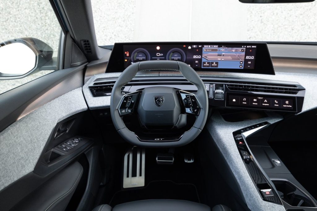PEUGEOT E-5008