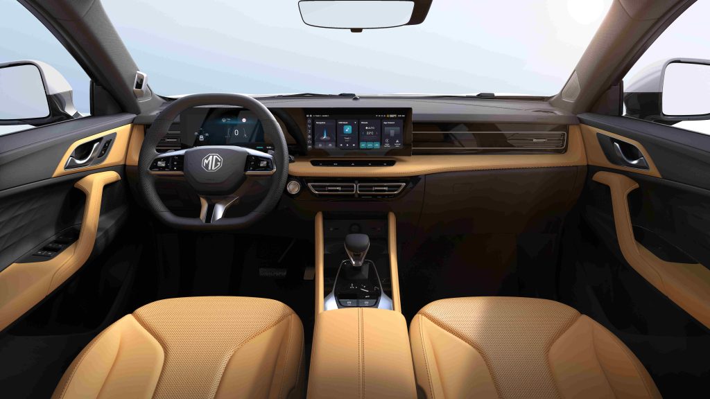 Yeni Çift Motorlu e-HS PHEV İngiltere’de Tanıtıldı!