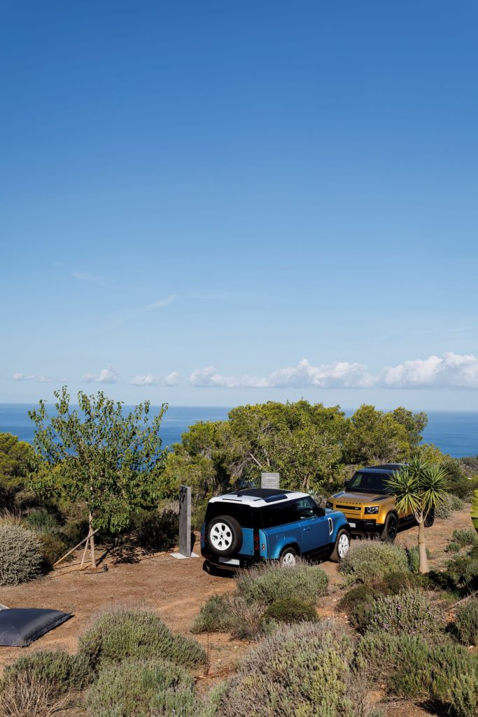 LAND ROVER Defenderxa0Plug-In Hybrid Motor Seçeneği ile Şimdi Türkiye’de