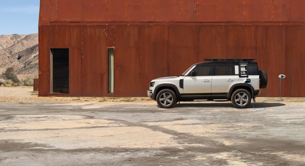 LAND ROVER Defenderxa0Plug-In Hybrid Motor Seçeneği ile Şimdi Türkiye’de