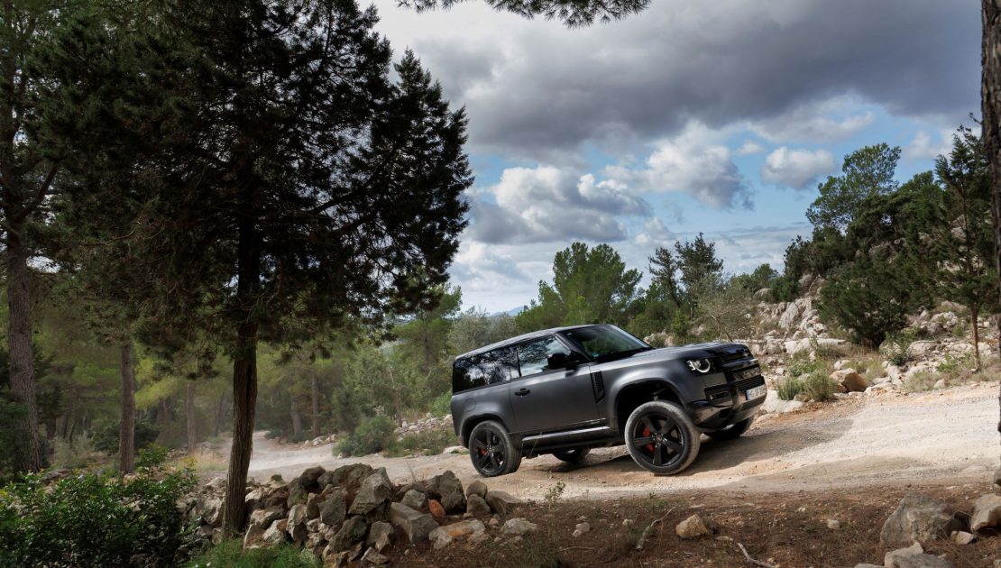 LAND ROVER Defenderxa0Plug-In Hybrid Motor Seçeneği ile Şimdi Türkiye’de