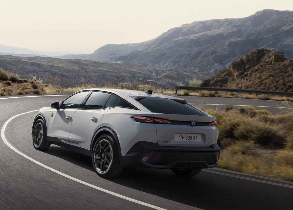 PEUGEOT’DAN YENİ E-408