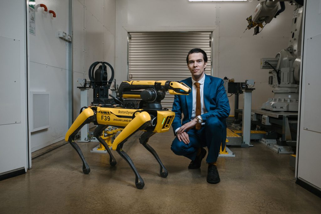 JLR'dan robot köpek "ROVER"