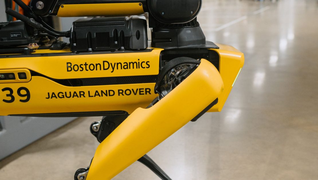 JLR'dan robot köpek "ROVER"