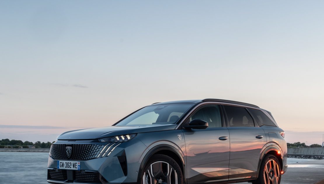 PEUGEOT’NUN 7 KOLTUKLU SUV’U YENİ 5008 TÜRKİYE’DE!