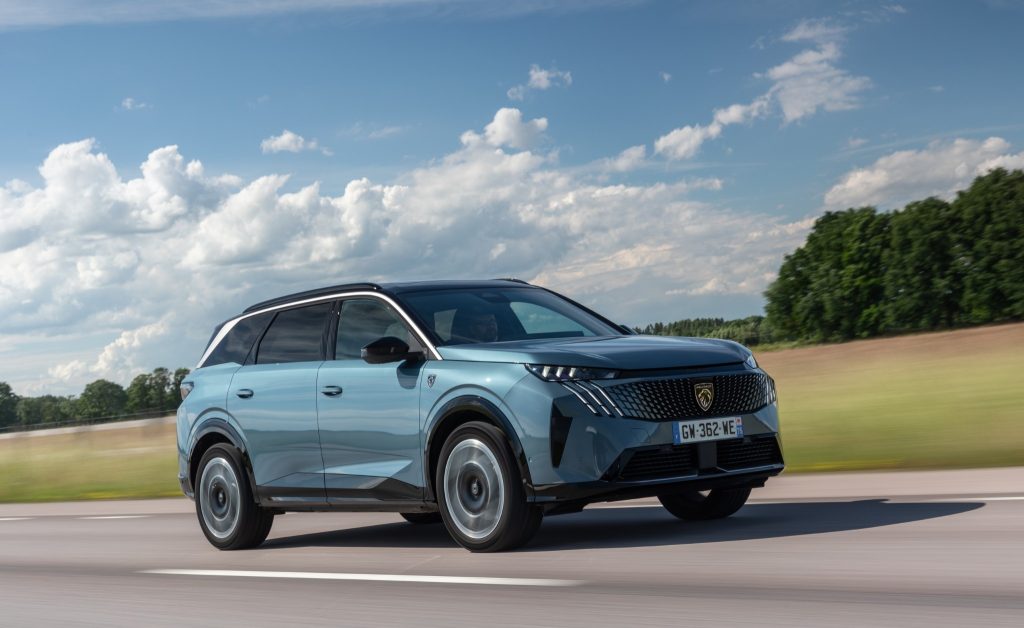 PEUGEOT’NUN 7 KOLTUKLU SUV’U YENİ 5008 TÜRKİYE’DE!