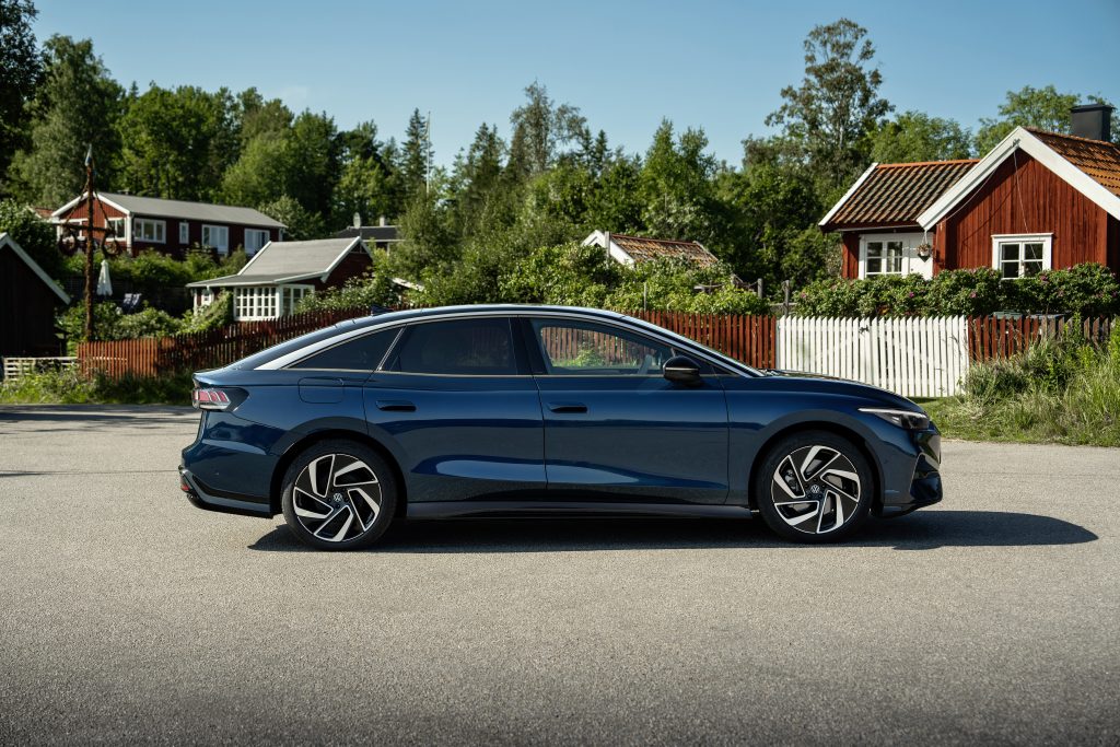 Volkswagen’in premium elektrikli sedanı ID.7 satışa sunuldu