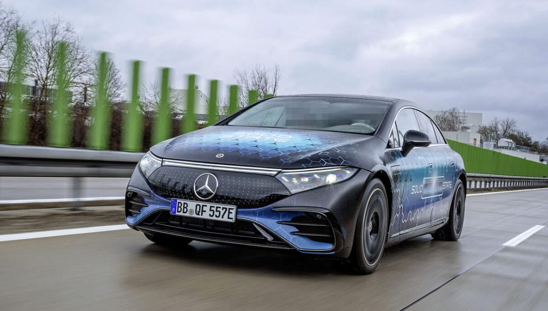 Mercedes-Benz, 997 km menzile sahip katı halli pili test ediyor