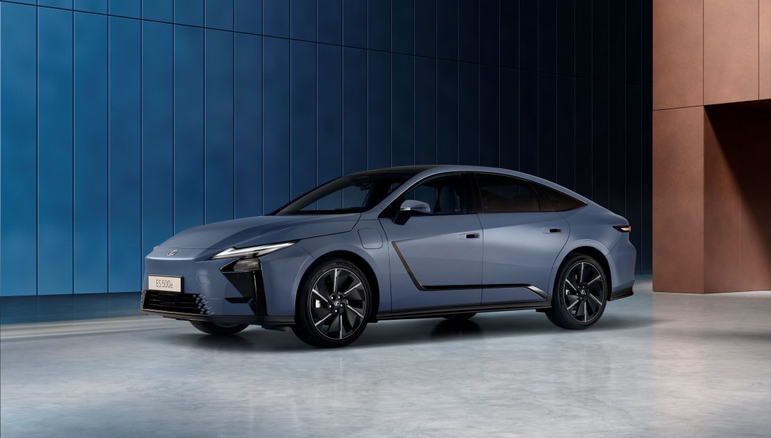 LEXUS ES Sedan