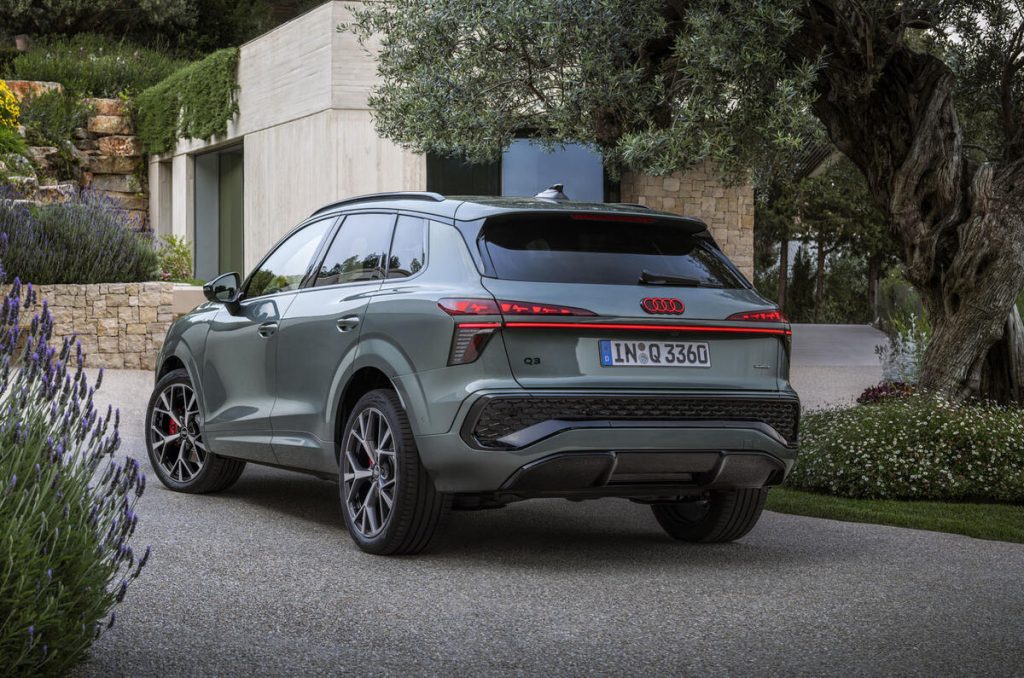 AUDI Q3 YENİLENDİ! (direksiyonda sinyal kolu YOK)