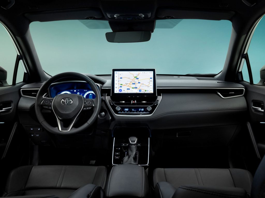 Toyota, Yeni Corolla Cross Hybrid’i 2 milyon 75 bin lira ile 2 milyon 650 bin lira fiyat aralığında Türkiye’de satışa sundu