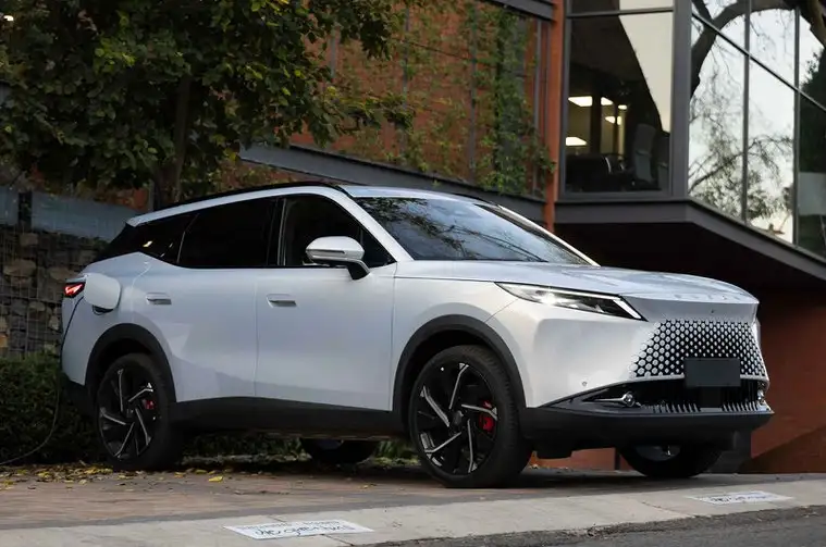 2026 Omoda 7 hibrit SUV 1.200 km menzil sunacak