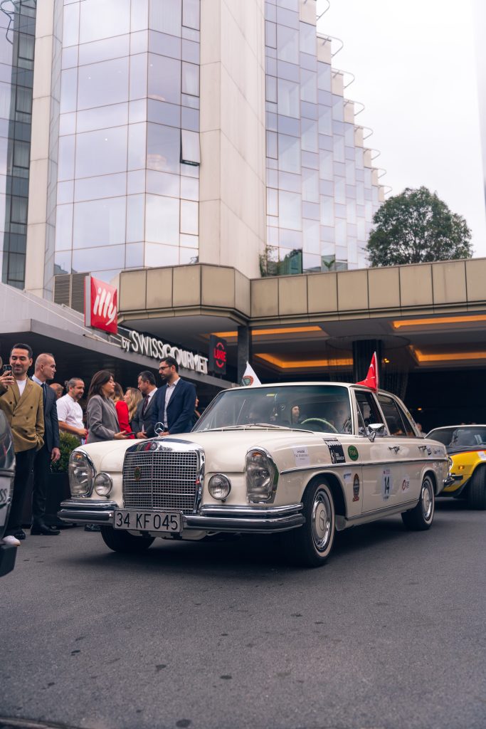 FIVA WORLD RALLY KLASİK OTOMOBİL KULÜBÜ CUMHURİYET RALLİSİ’nde DOSTLUK KAZANDI.