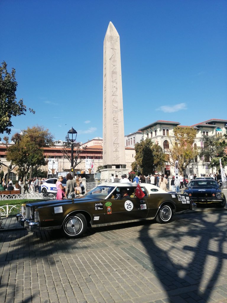 FIVA WORLD RALLY KLASİK OTOMOBİL KULÜBÜ CUMHURİYET RALLİSİ’nde DOSTLUK KAZANDI.