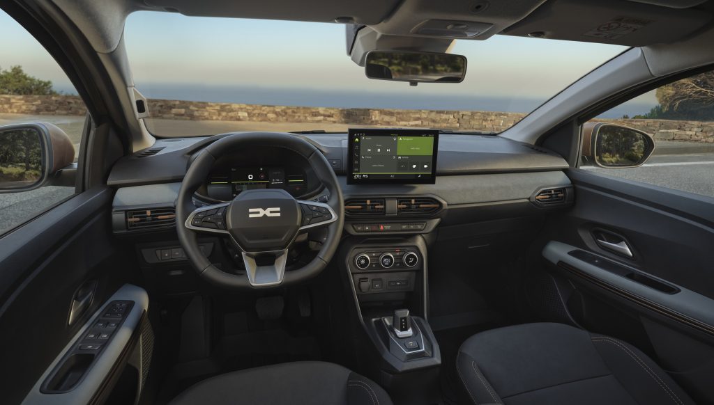 YENİLENEN DACIA MODEL AİLESİ YOLLARA ÇIKIYOR