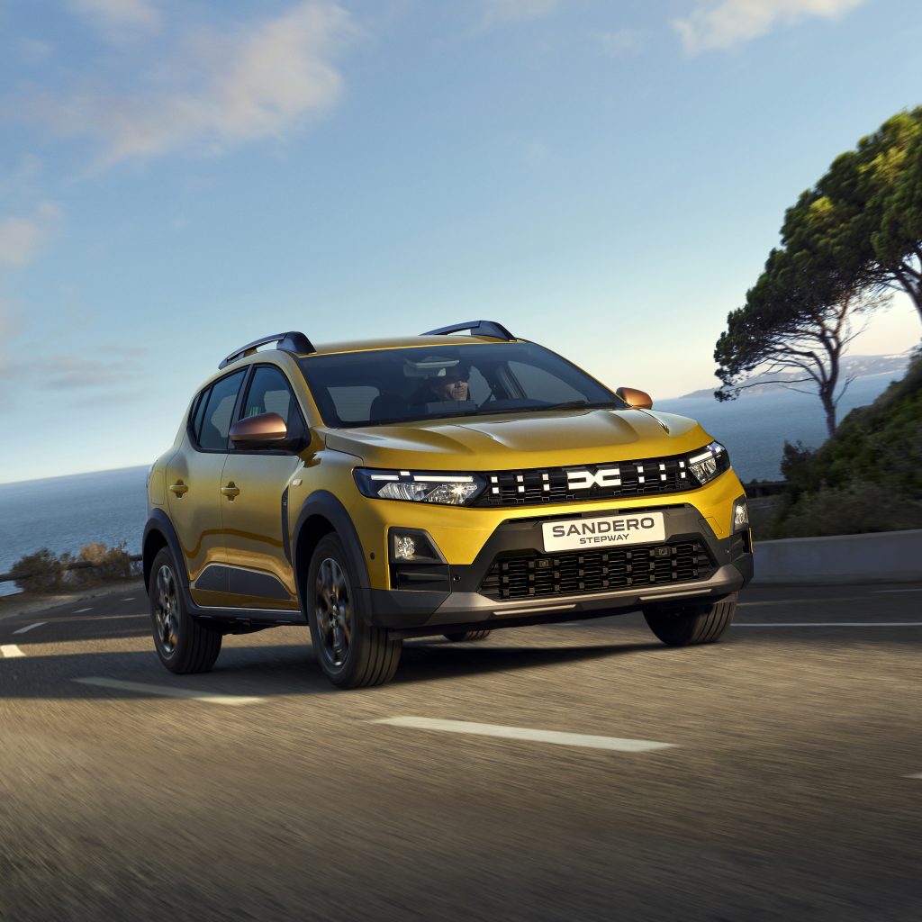 YENİLENEN DACIA MODEL AİLESİ YOLLARA ÇIKIYOR