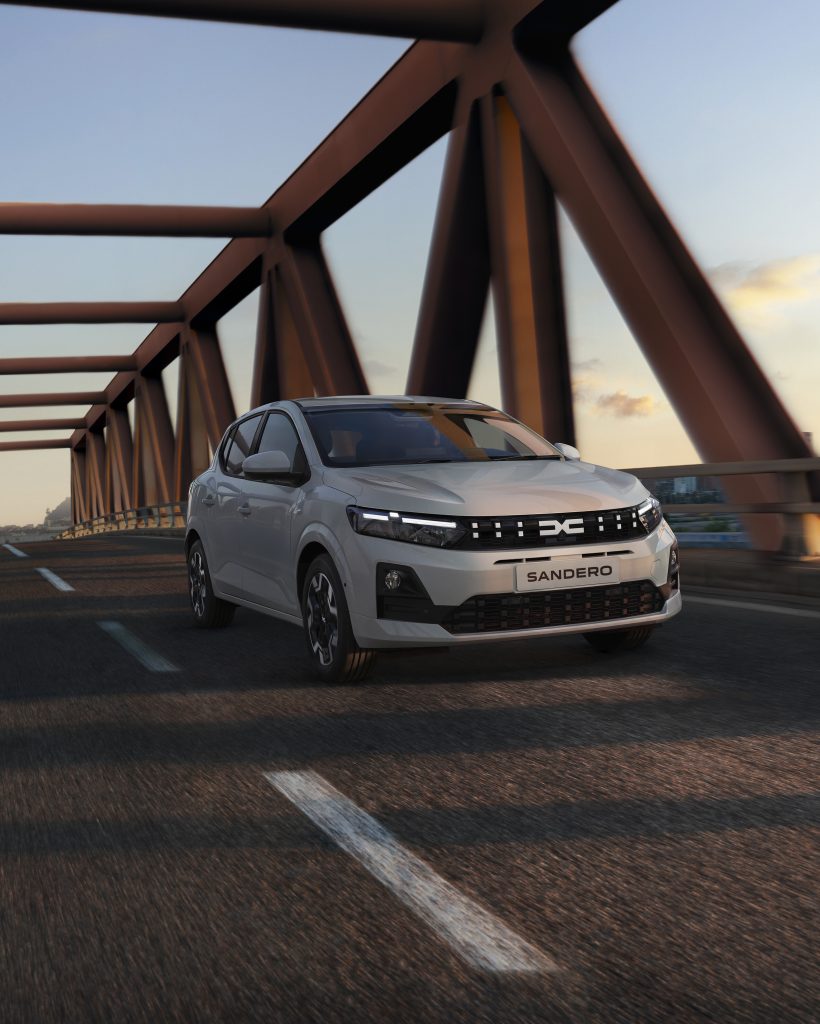 YENİLENEN DACIA MODEL AİLESİ YOLLARA ÇIKIYOR