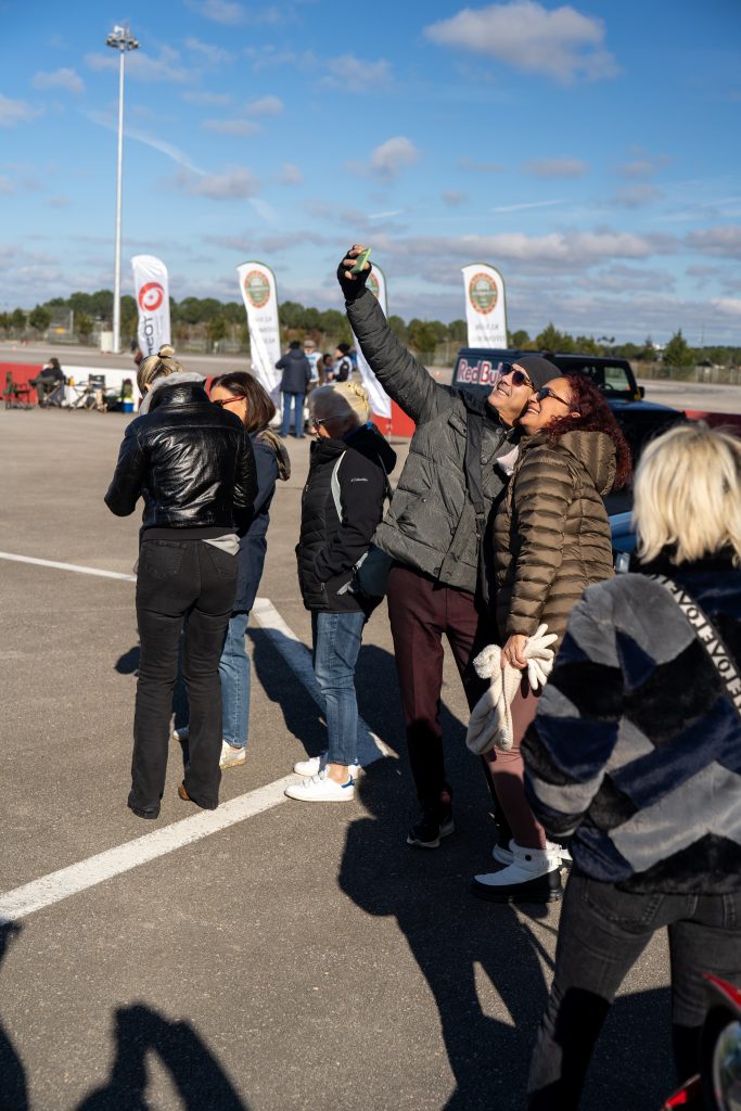 KLASİK OTOMOBİL KULÜBÜ 8 MART DÜNYA KADINLAR GÜNÜ ETKİNLİĞİ İSTANBUL PARK'DA GERÇEKLEŞTİ.