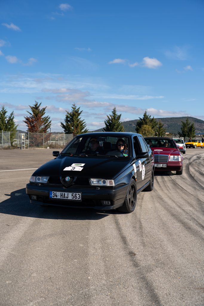 KLASİK OTOMOBİL KULÜBÜ 8 MART DÜNYA KADINLAR GÜNÜ ETKİNLİĞİ İSTANBUL PARK'DA GERÇEKLEŞTİ.