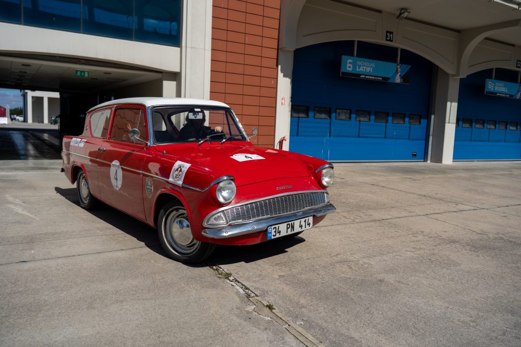 KLASİK OTOMOBİL KULÜBÜ 8 MART DÜNYA KADINLAR GÜNÜ ETKİNLİĞİ İSTANBUL PARK'DA GERÇEKLEŞTİ.