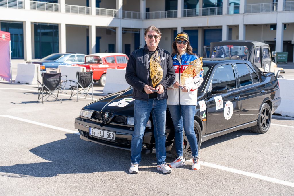 KLASİK OTOMOBİL KULÜBÜ 8 MART DÜNYA KADINLAR GÜNÜ ETKİNLİĞİ İSTANBUL PARK'DA GERÇEKLEŞTİ.