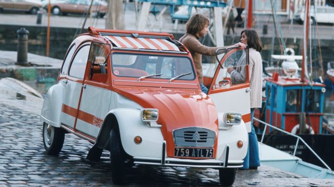 CITROËN İLK SINIRLI ÜRETİM MODELİ OLAN 2CV SPOT’UN 50. YIL DÖNÜMÜNÜ KUTLUYOR!