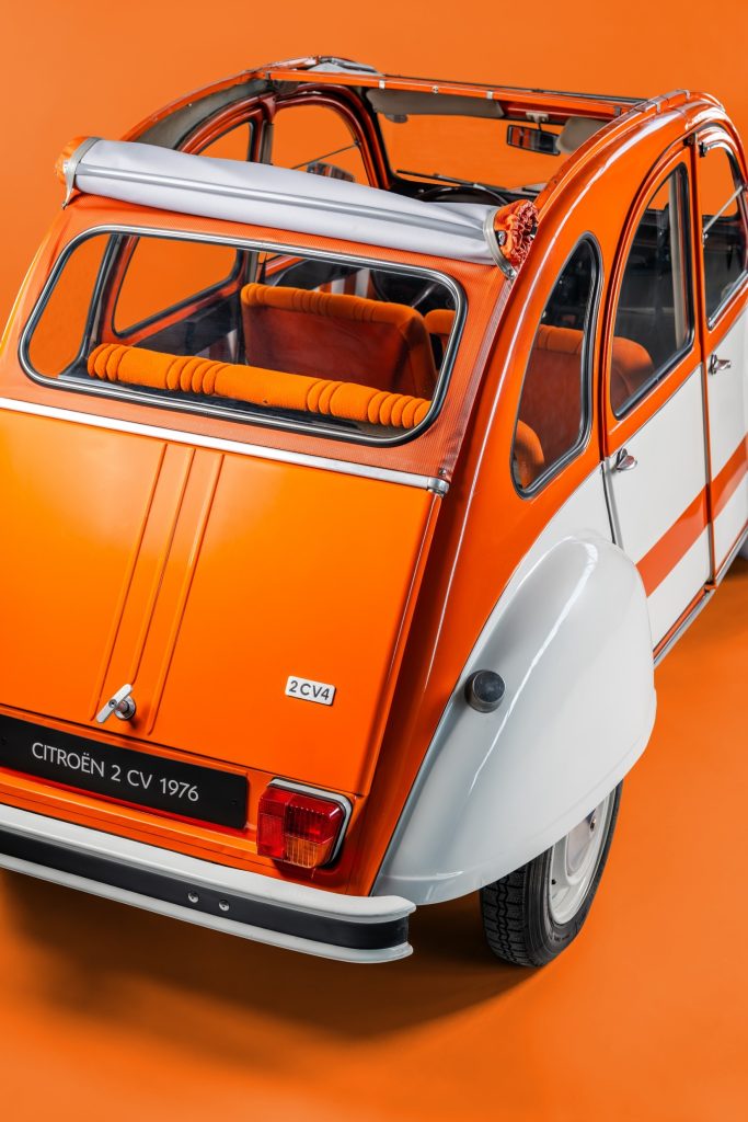 CITROËN İLK SINIRLI ÜRETİM MODELİ OLAN 2CV SPOT’UN 50. YIL DÖNÜMÜNÜ KUTLUYOR!