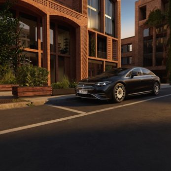 Mercedes-Benz EQS 580 4MATIC
Lack: MANUFAKTUR black sparkling
Innen: Exclusiv Nappa macchiatobeige / spacegrey

Mercedes-Benz EQS 580 4MATIC | Energieverbrauch kombiniert: 19,5-16,2 kWh/100 km | CO₂-Emissionen kombiniert: 0 g/km | CO₂-Klasse: A;Mercedes-Benz EQS 580 4MATIC | Energieverbrauch kombiniert: 19,5-16,2 kWh/100 km | CO₂-Emissionen kombiniert: 0 g/km | CO₂-Klasse: A*

Mercedes-Benz EQS 580 4MATIC
Lack: MANUFAKTUR black sparkling
Innen: Exclusiv Nappa macchiatobeige / spacegrey

Mercedes-Benz EQS 580 4MATIC | energy consumption combined: 19.5-16.2 kWh/100 km | CO₂ emissions combined: 0 g/km | CO₂ class: A;Mercedes-Benz EQS 580 4MATIC | energy consumption combined: 19.5-16.2 kWh/100 km | CO₂ emissions combined: 0 g/km | CO₂ class: A*