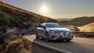 Der neue Mercedes-Benz C 400 4MATIC elektrisch.
 
Mercedes-Benz C 400 4MATIC elektrisch | Energieverbrauch kombiniert:
18,5-14,1 kWh / 100 km | CO2-Emissionen kombiniert: 0 g/km | CO2-Klasse: A
 
Exterieur: AMG Line Plus; lavender silver;Mercedes-Benz C 400 4MATIC elektrisch | Energieverbrauch kombiniert: 18,5-14,1 kWh / 100 km | CO2-Emissionen kombiniert: 0 g/km | CO2-Klasse: A*

The all-new Mercedes-Benz C 400 4MATIC electric.
 
Mercedes-Benz C 400 4MATIC electric | Combined energy consumption:
18.5–14.1 kWh/100 km | Combined CO₂ emissions: 0 g/km | CO₂ class: A
 
Exterior: AMG Line Plus; lavender silver;Mercedes-Benz C 400 4MATIC electric | Combined energy consumption: 18.5–14.1 kWh/100 km | Combined CO₂ emissions: 0 g/km | CO₂ class: A*