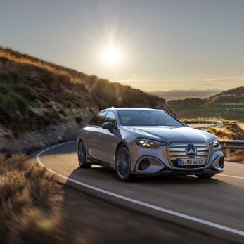 Der neue Mercedes-Benz C 400 4MATIC elektrisch.
 
Mercedes-Benz C 400 4MATIC elektrisch | Energieverbrauch kombiniert:
18,5-14,1 kWh / 100 km | CO2-Emissionen kombiniert: 0 g/km | CO2-Klasse: A
 
Exterieur: AMG Line Plus; lavender silver;Mercedes-Benz C 400 4MATIC elektrisch | Energieverbrauch kombiniert: 18,5-14,1 kWh / 100 km | CO2-Emissionen kombiniert: 0 g/km | CO2-Klasse: A*

The all-new Mercedes-Benz C 400 4MATIC electric.
 
Mercedes-Benz C 400 4MATIC electric | Combined energy consumption:
18.5–14.1 kWh/100 km | Combined CO₂ emissions: 0 g/km | CO₂ class: A
 
Exterior: AMG Line Plus; lavender silver;Mercedes-Benz C 400 4MATIC electric | Combined energy consumption: 18.5–14.1 kWh/100 km | Combined CO₂ emissions: 0 g/km | CO₂ class: A*