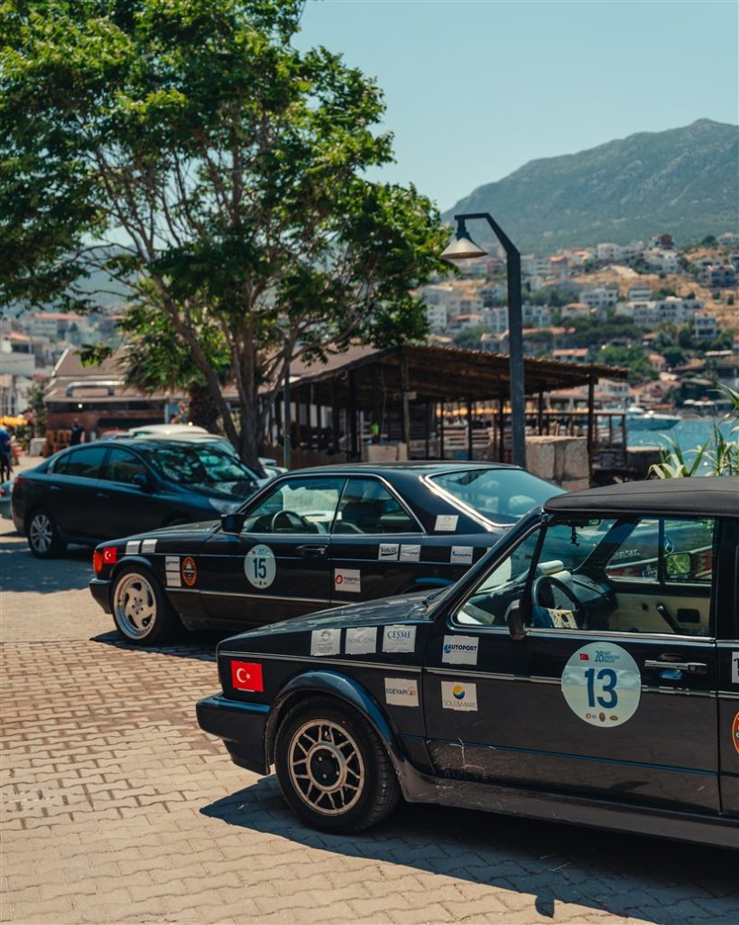 KLASİK OTOMOBİL KULÜBÜ 28. BATI ANADOLU RALLİSİ ÇEŞME’DE DÜZENLENDİ.