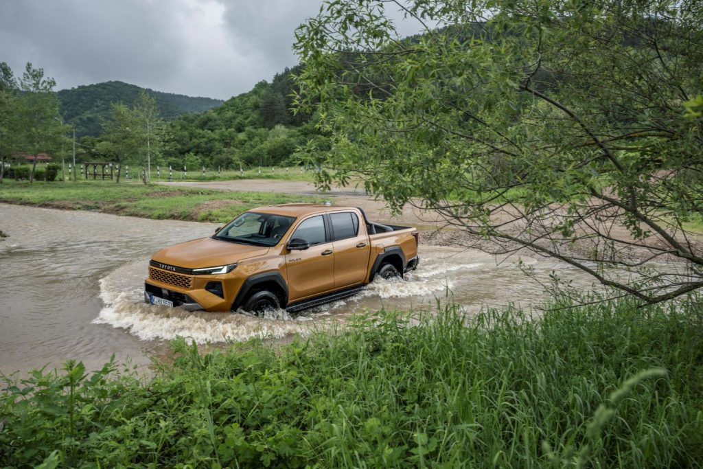 TOYOTA Hilux