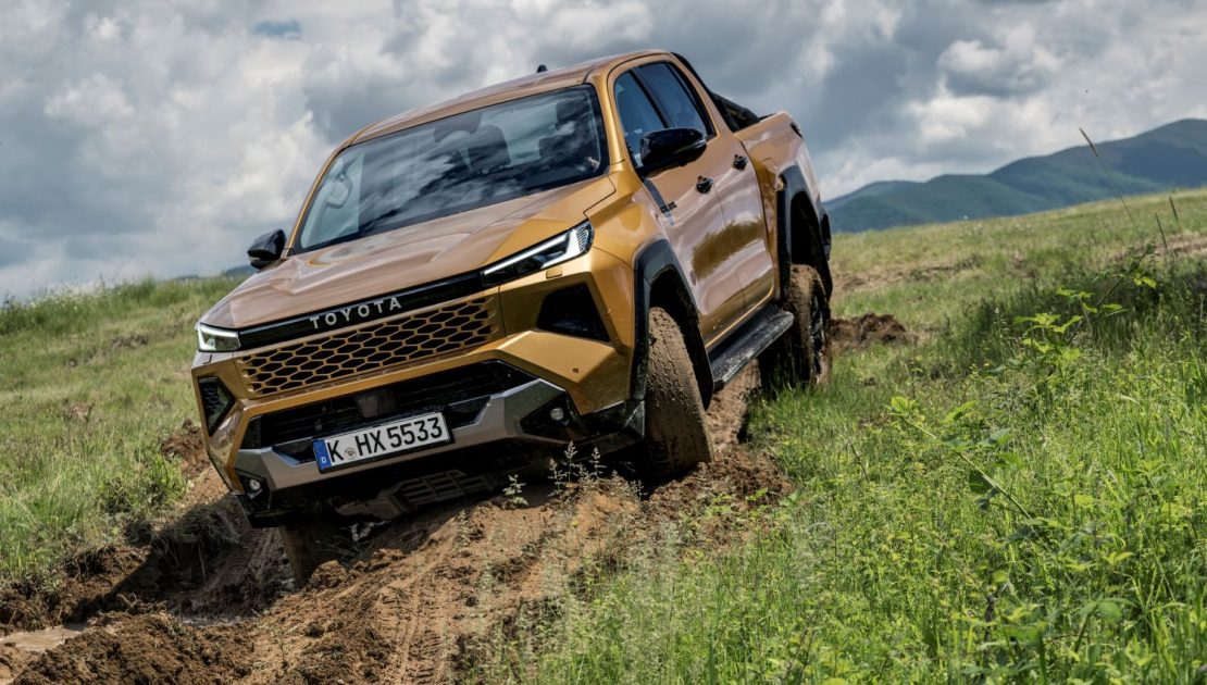 TOYOTA Hilux
