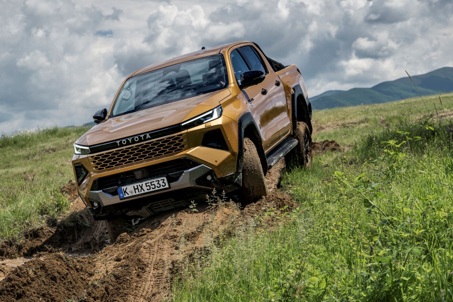 TOYOTA Hilux