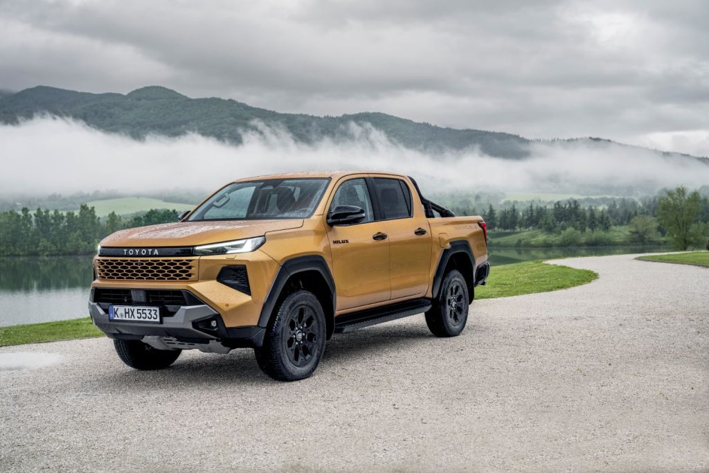 TOYOTA Hilux