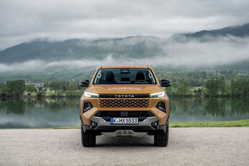 TOYOTA Hilux
