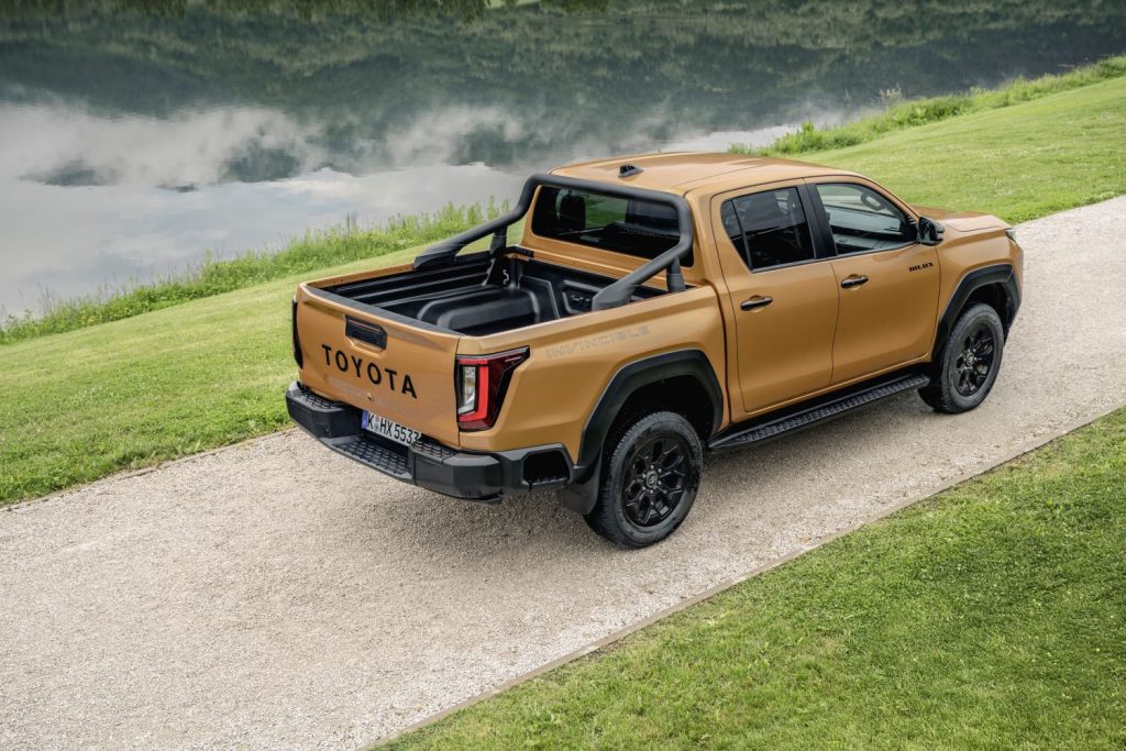 TOYOTA Hilux