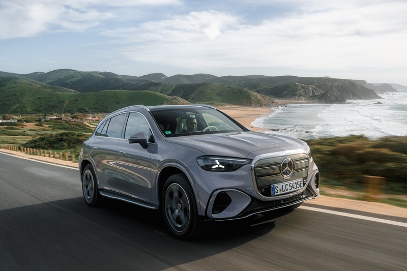 MERCEDES'den 40 yeni model hamlesi...